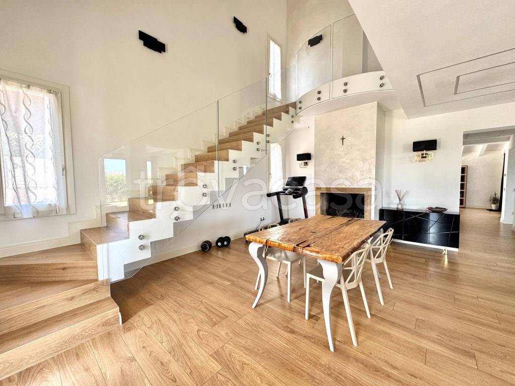 casa indipendente in vendita a Lamporecchio