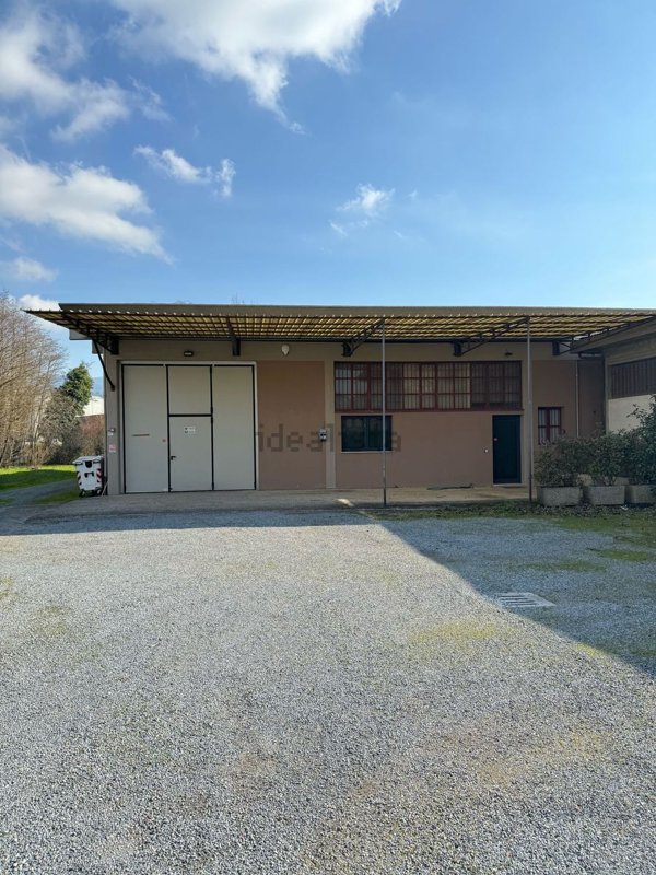 capannone in vendita a Lamporecchio