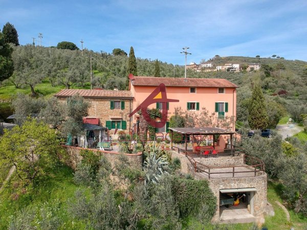 casa indipendente in vendita a Lamporecchio