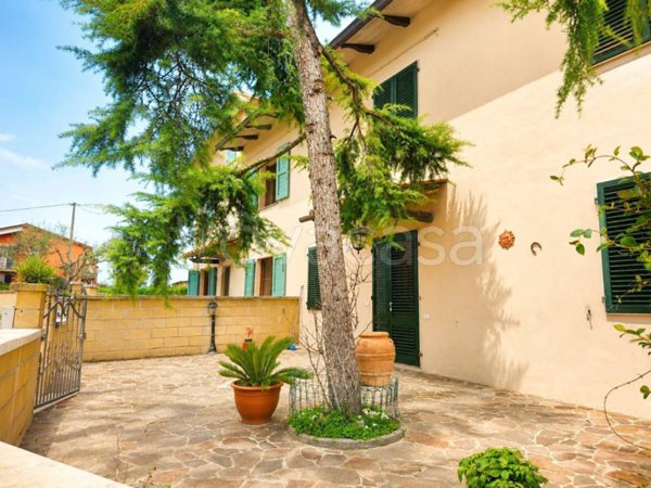 casa indipendente in vendita a Lamporecchio