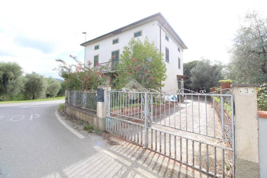 casa indipendente in vendita a Lamporecchio