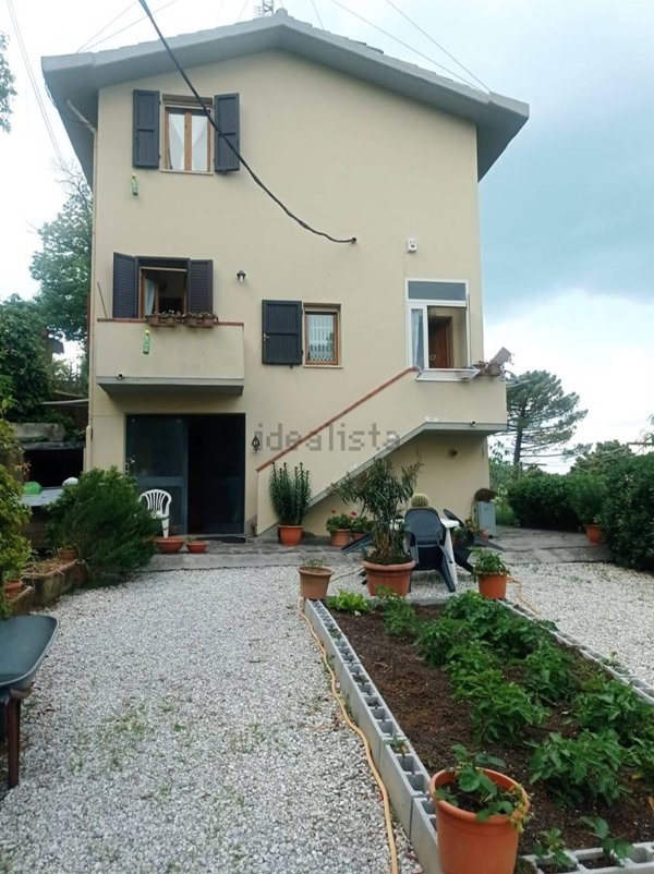 quadrivano in vendita a Lamporecchio in zona San Baronto