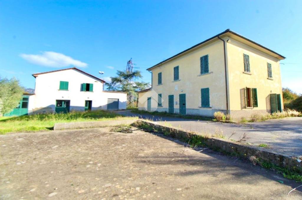 casa indipendente in vendita a Lamporecchio in zona Borgano