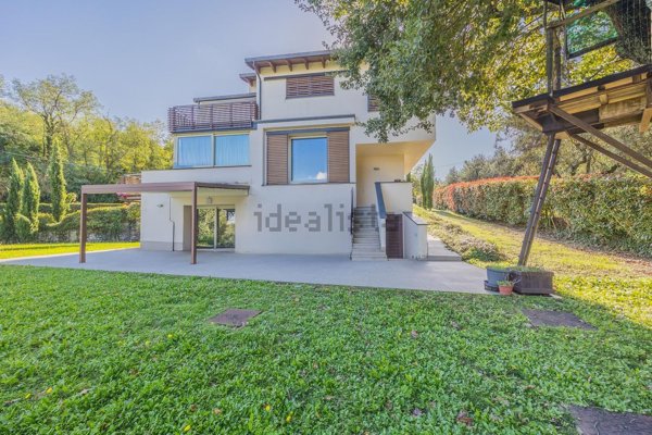 casa indipendente in vendita a Lamporecchio