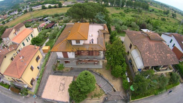 casa indipendente in vendita a Lamporecchio