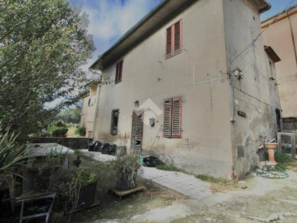 casa indipendente in vendita a Lamporecchio