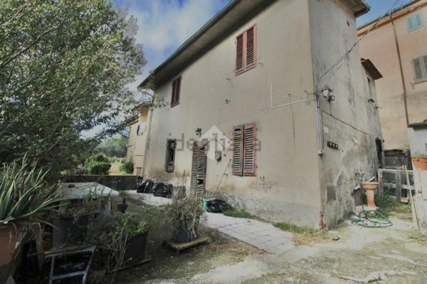 casa indipendente in vendita a Lamporecchio