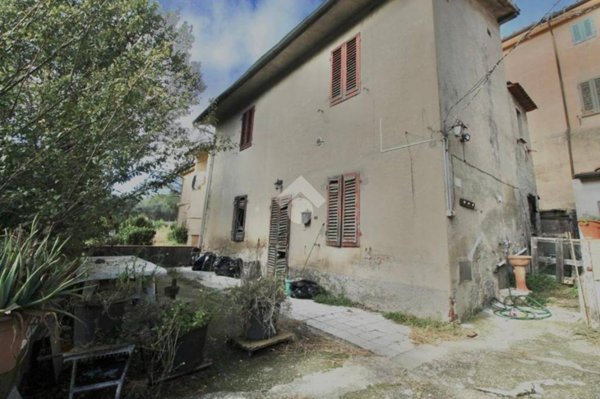 casa indipendente in vendita a Lamporecchio