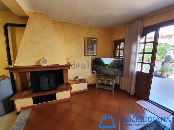 casa indipendente in vendita a Lamporecchio