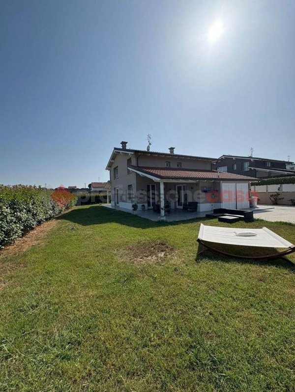 casa indipendente in vendita a Lamporecchio