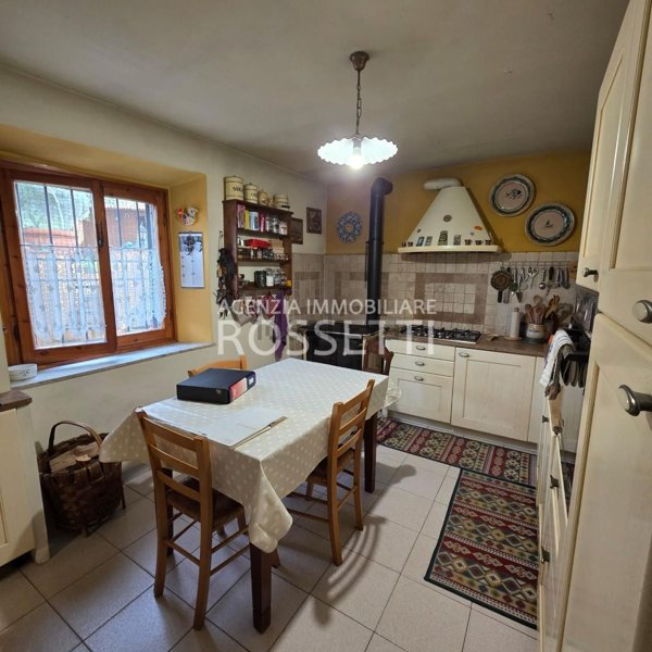 casa indipendente in vendita a Lamporecchio