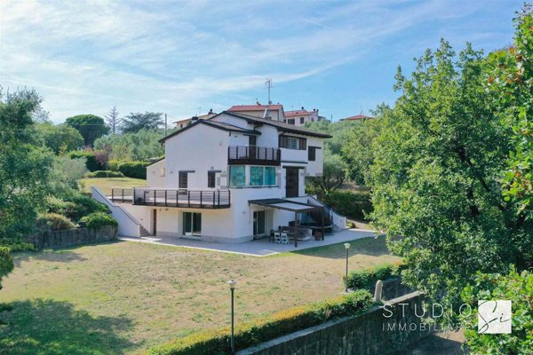 casa indipendente in vendita a Lamporecchio