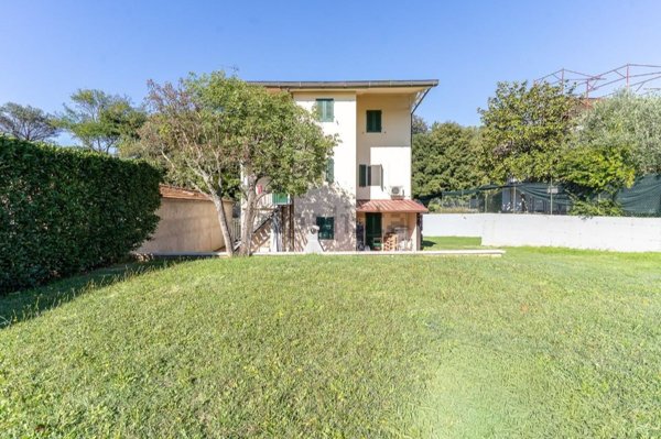 casa indipendente in vendita a Lamporecchio