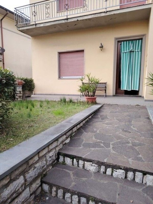 casa indipendente in vendita a Lamporecchio