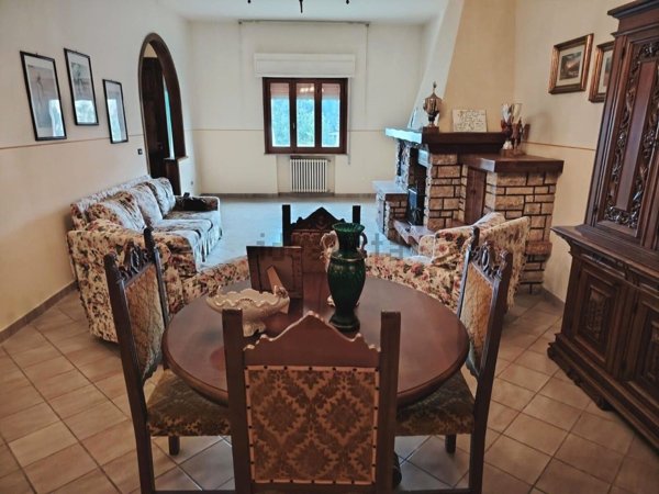 casa indipendente in vendita a Lamporecchio