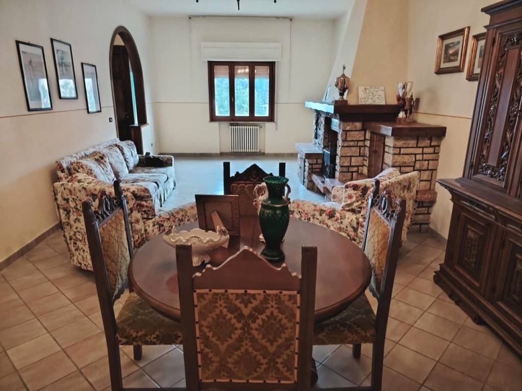 casa indipendente in vendita a Lamporecchio