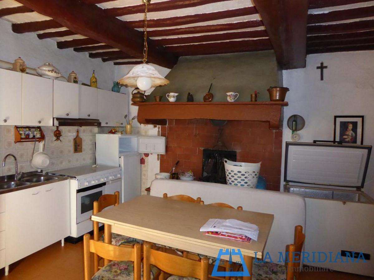 intera palazzina in vendita a Lamporecchio in zona Borgano