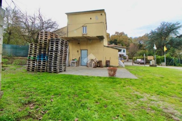 casa indipendente in vendita a Lamporecchio