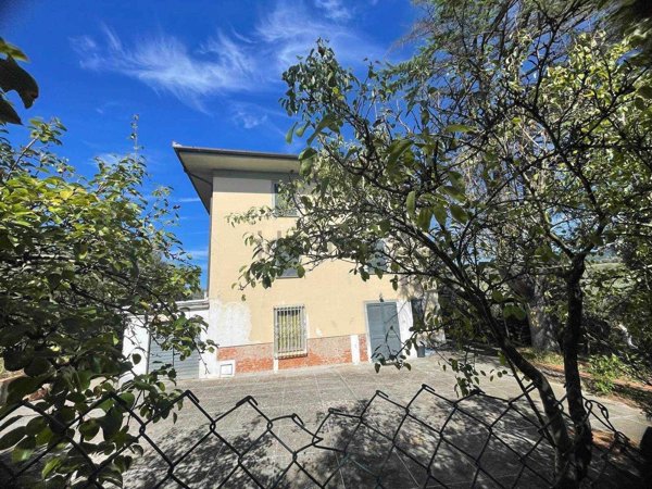 casa indipendente in vendita a Lamporecchio