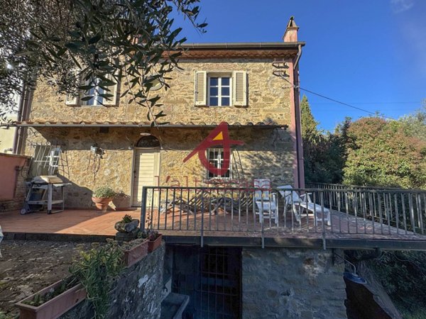 casa indipendente in vendita a Lamporecchio