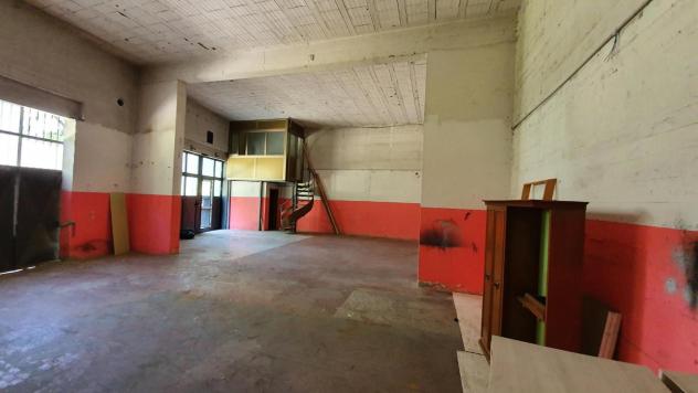 locale commerciale in vendita a Lamporecchio