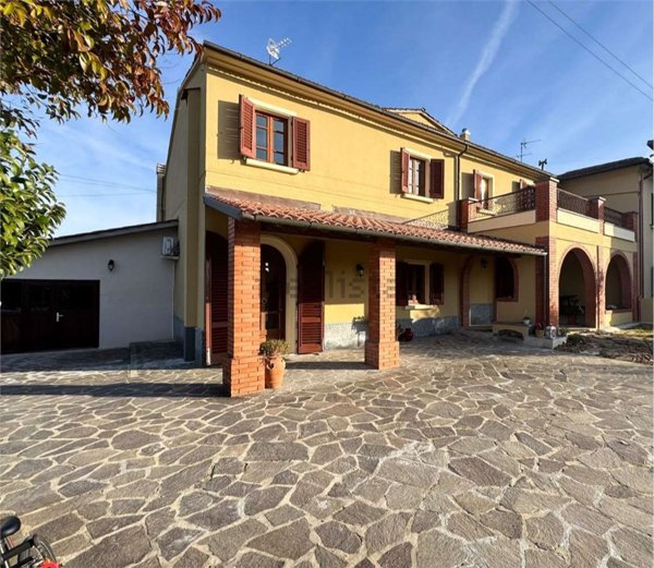 casa indipendente in vendita a Lamporecchio