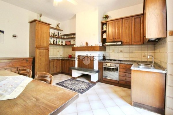 casa indipendente in vendita a Lamporecchio