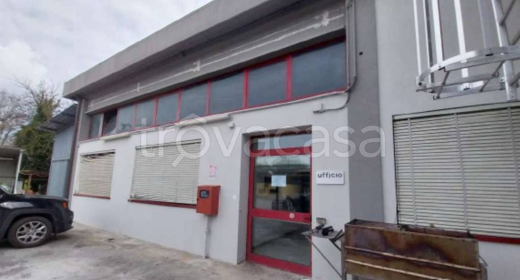 locale commerciale in vendita a Lamporecchio