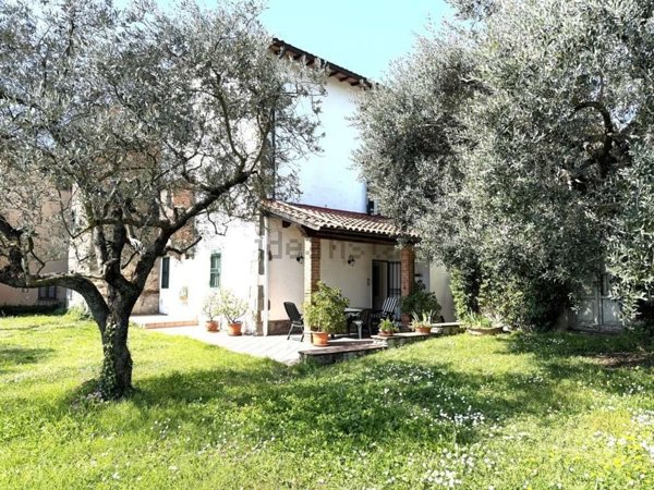 casa indipendente in vendita a Lamporecchio