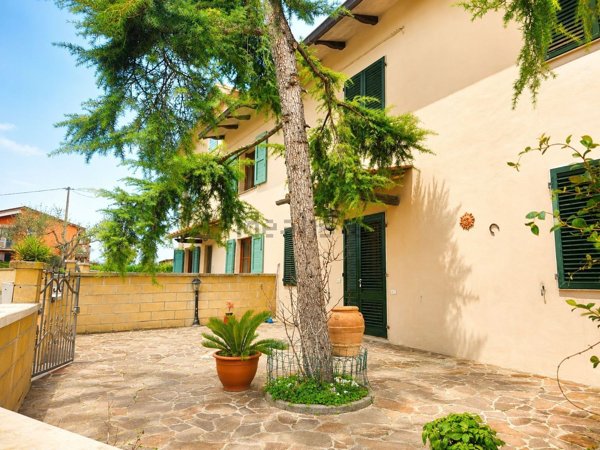 casa indipendente in vendita a Lamporecchio