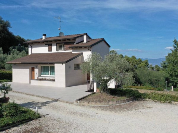 casa indipendente in vendita a Lamporecchio