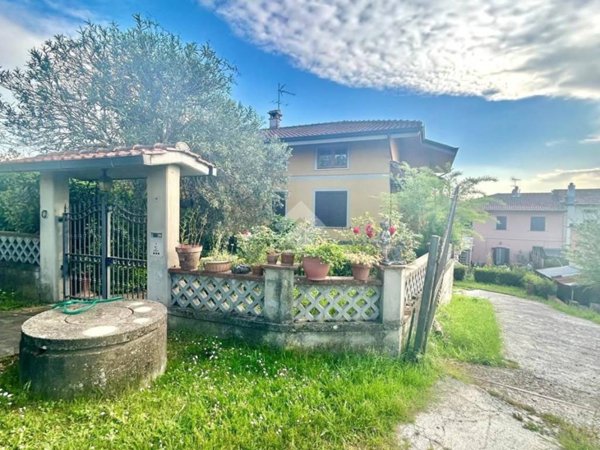 casa indipendente in vendita a Lamporecchio