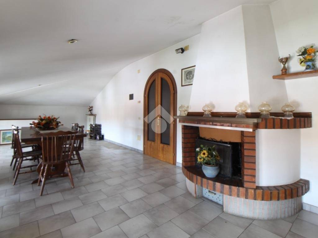 casa indipendente in vendita a Lamporecchio