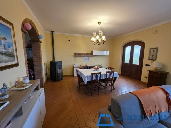 casa indipendente in vendita a Lamporecchio