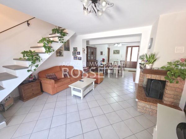 casa indipendente in vendita a Lamporecchio
