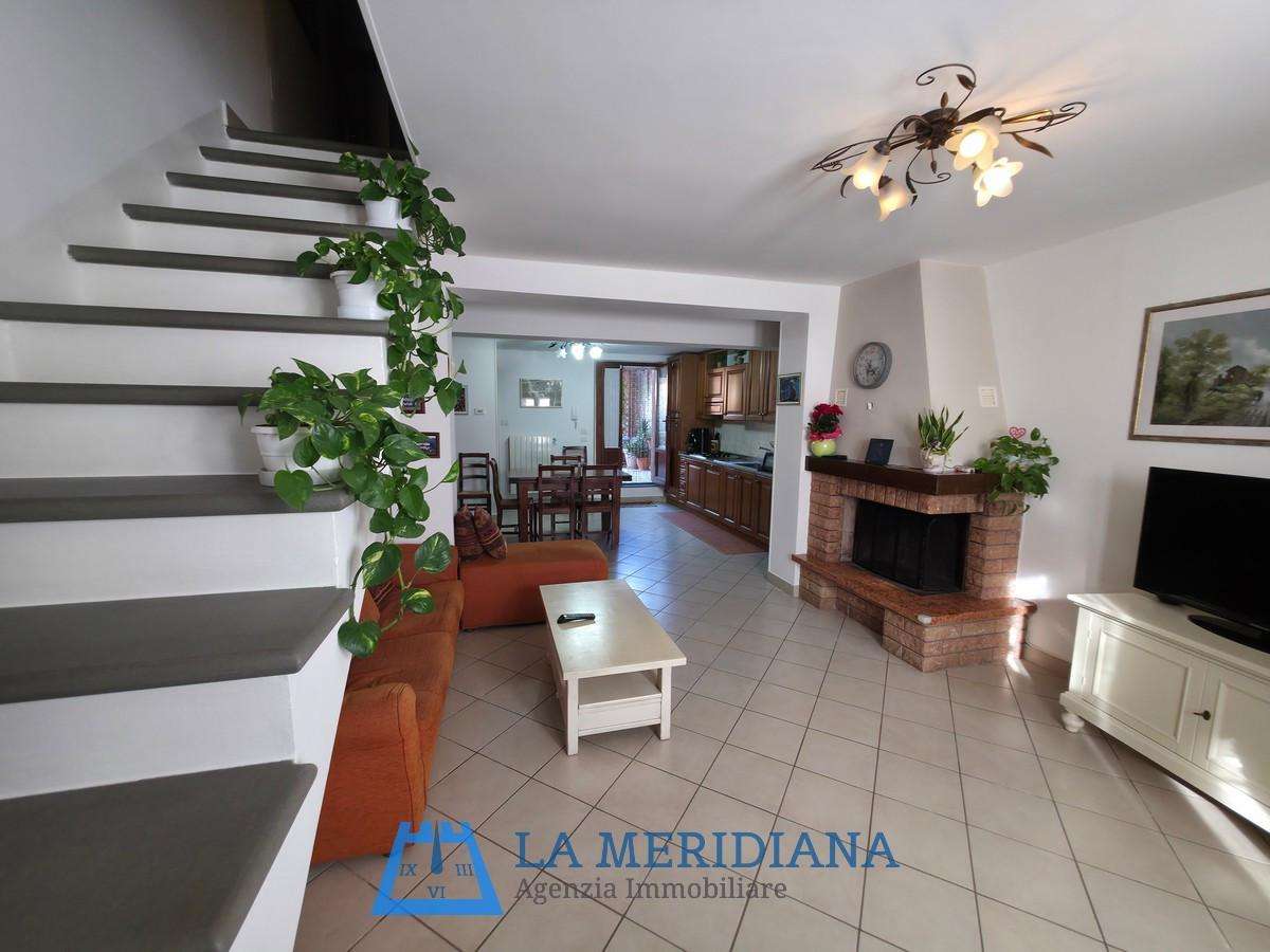 intera palazzina in vendita a Lamporecchio in zona Mastromarco