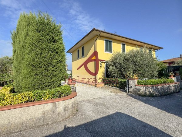 casa indipendente in vendita a Lamporecchio