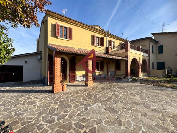 casa indipendente in vendita a Lamporecchio