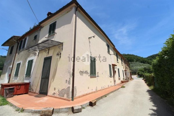 casa indipendente in vendita a Lamporecchio
