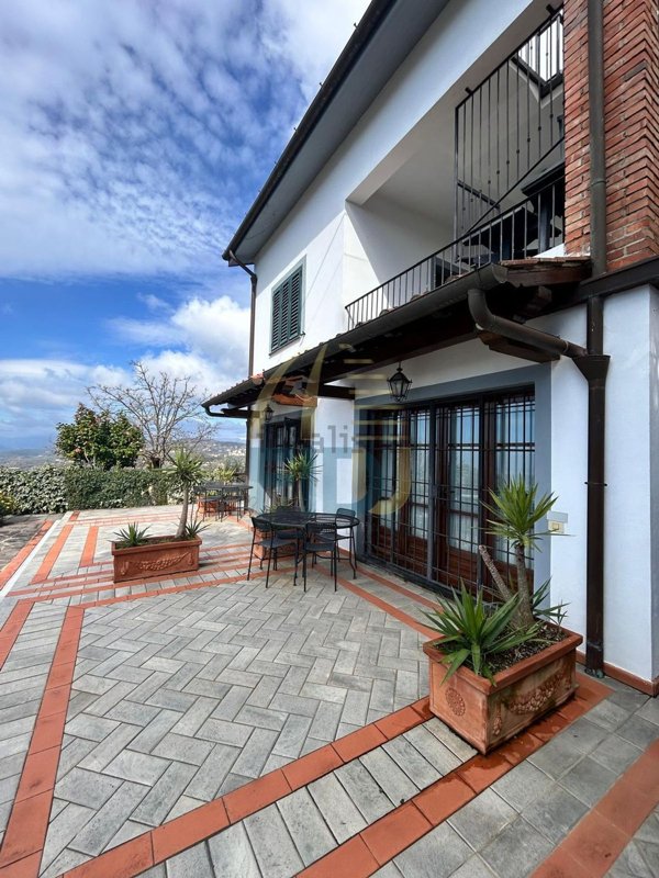 casa indipendente in vendita a Lamporecchio in zona Porciano