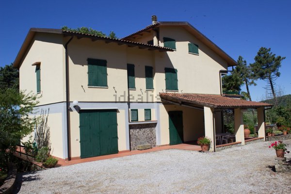 casa indipendente in vendita a Lamporecchio