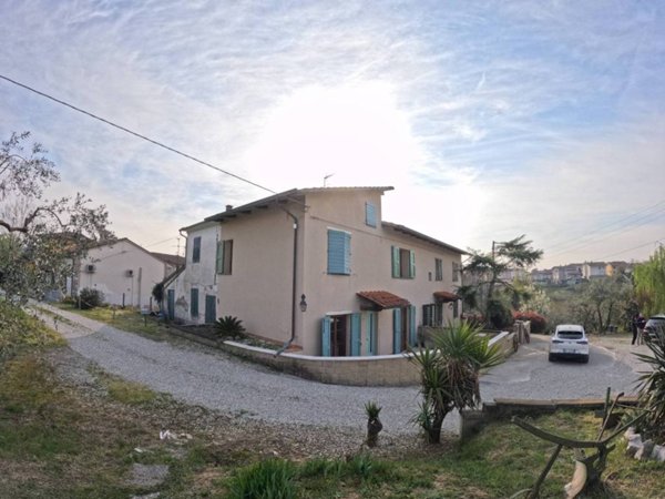 casa indipendente in vendita a Lamporecchio in zona Mastromarco