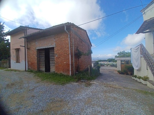 casale in vendita a Lamporecchio