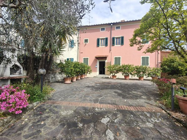 intera palazzina in vendita a Lamporecchio in zona Mastromarco