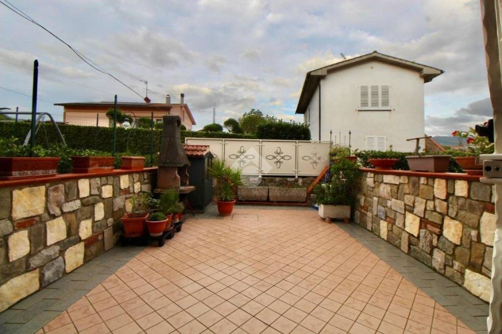 casa indipendente in vendita a Lamporecchio in zona Mastromarco