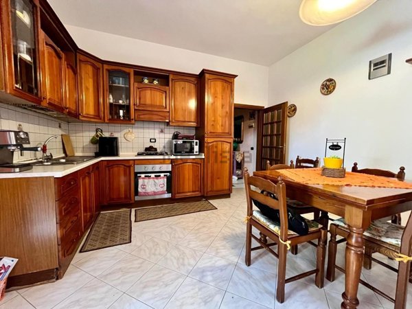 casa indipendente in vendita a Lamporecchio in zona Borgano