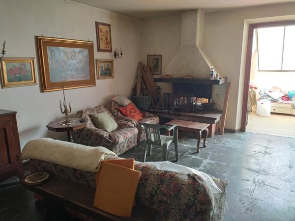 intera palazzina in vendita a Lamporecchio in zona Borgano
