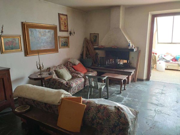 intera palazzina in vendita a Lamporecchio in zona Borgano