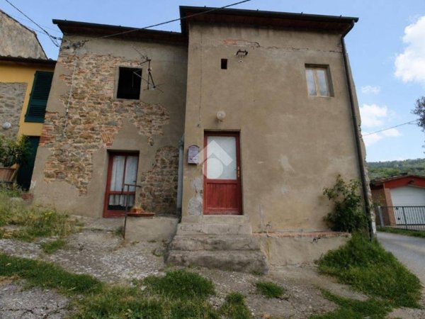 casa indipendente in vendita a Lamporecchio in zona Borgano