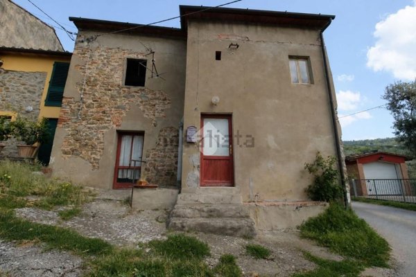 casa indipendente in vendita a Lamporecchio in zona Borgano